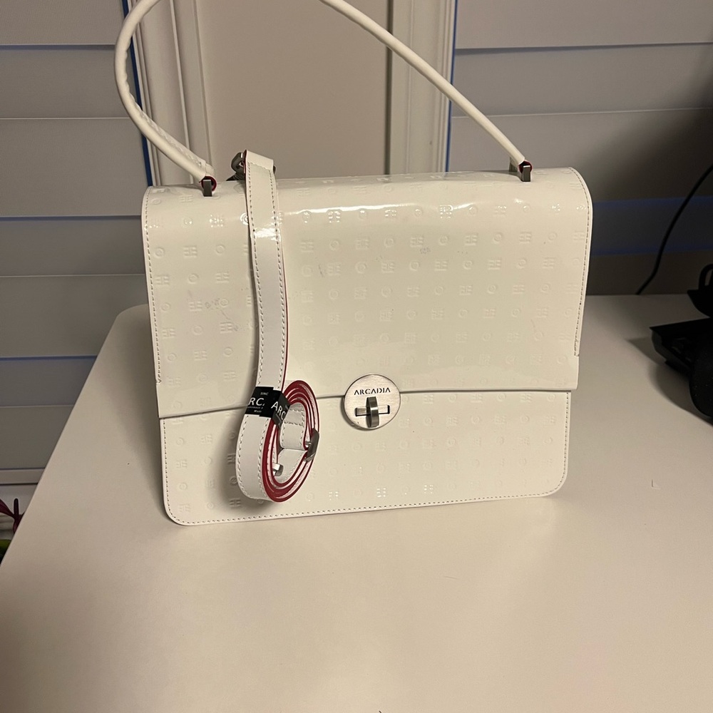 Arcadia White Leather Shoulder Bag with Turn-Lock Closure
